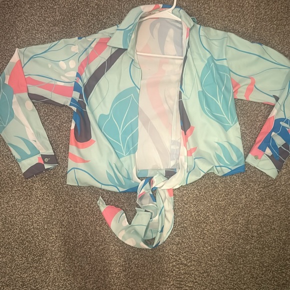 Multi-colored tie-up blouse - Picture 3 of 4